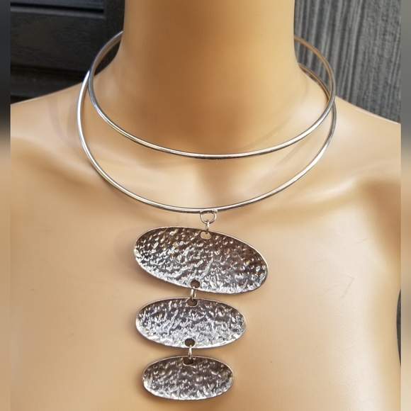 VINTAGE SILVERTONE GEOMETRIC SHAPES PENDANT COLLAR STATEMENT NECKLACE - Picture 1 of 5